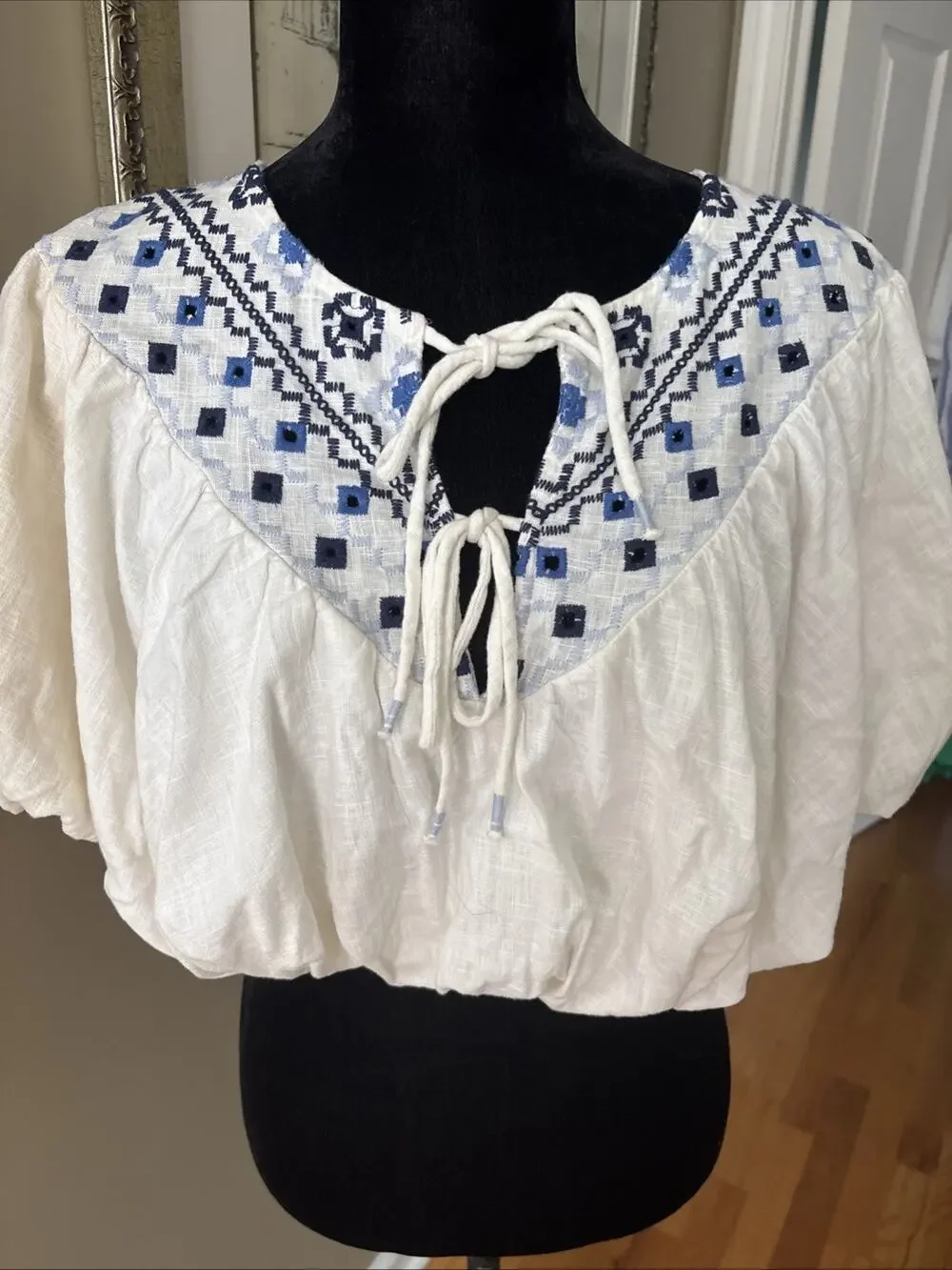 FREE PEOPLE Joni Top S Boho Embroidered Shirred Puff Sleeve Cropped Linen Blu Wh